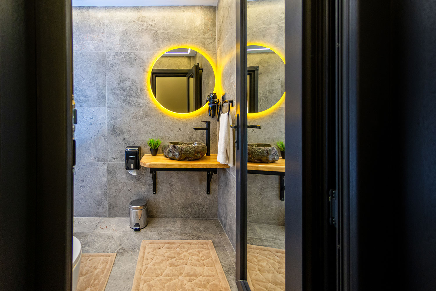 Pavri Suit Bungalov